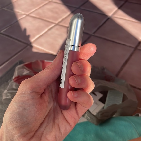 Revlon Ultra HD Matte Lipcolor
Color: 049 KISSES BAISERS - Picture 4 of 9